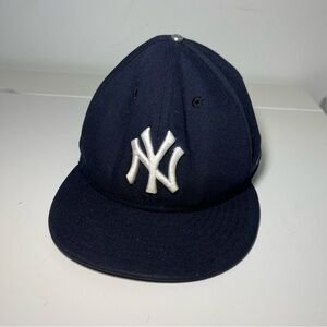New Era 59FIFTY New York Yankees Navy Fitted Hat casual Size 7 1/2 (59.6 cm)